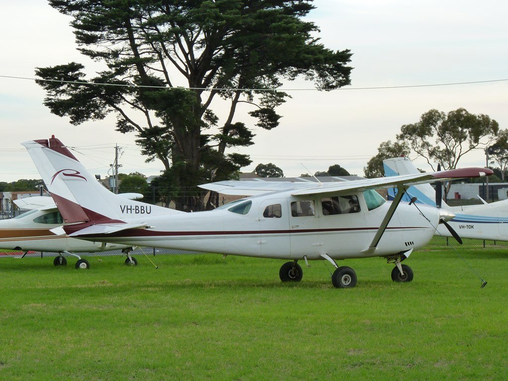 VH-BBU Cessna U206G YMMB 20160331