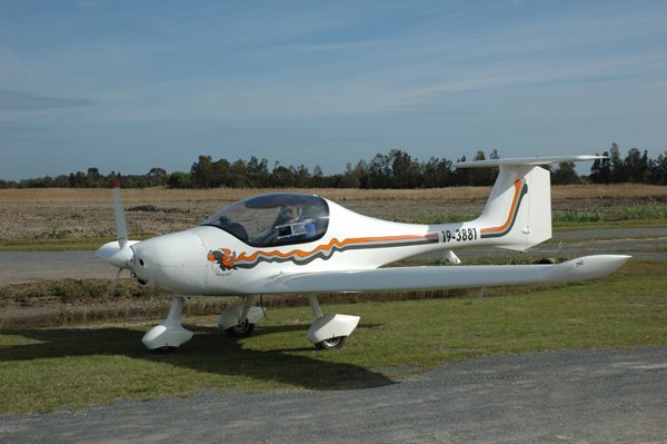 Jeanie on taxiway, Jacobs Well