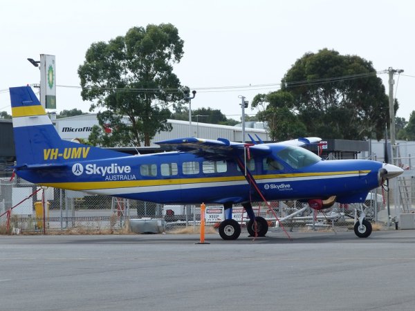 VH-UMV Cessna C208 Caravan YMMB 20190405.JPG