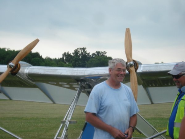 Dale Kramer never tired of answering the thousands of questions. His forum on converting the Lazair ran for over an hour.