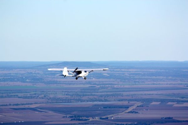 Tomo in flight (The photo's are a little over exposed and blurry because I was being lazy and using auto focus on a 300mm telephoto lens, there is bou