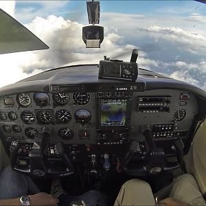 Cessna Skylane at 19,000ft - cockpit video