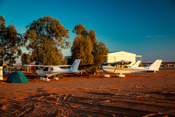 1470880500_WilliamCreekFly-in-27.thumb.jpg.a601381046cf7bfab7704c63a2959e7f.jpg