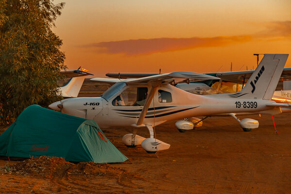 1811683461_WilliamCreekFly-in-17.thumb.jpg.251fa63355b9b52a23d802a1d005c647.jpg
