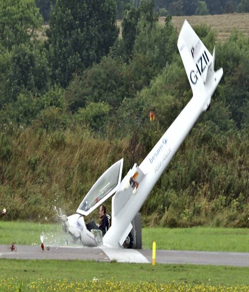 2131725606_glider3.thumb.jpg.39ffa1cf26c1f42c9a59b59b4049a6e4.jpg