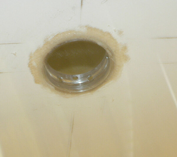 704528755_J160RHWingFuelHoles20070904001.thumb.jpg.24d86160d269feb532f84e9bc0f9eb48.jpg