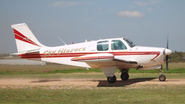 BeechB33DebonairVH-GIPYMEL20100320.jpg_thumb.8265ae29cfab8f403d4506df25db763e.jpg