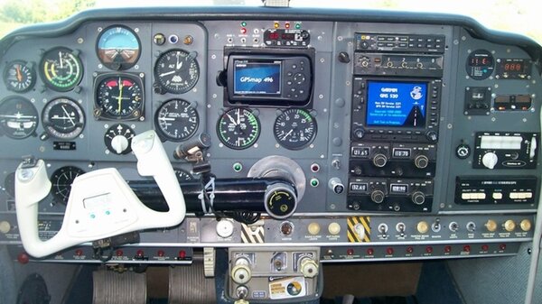 Beech_Bonanza_cockpit.jpg_thumb.7d85c31ae91bbca69f3c3838d14f833e.jpg