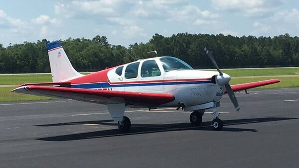 BeechcraftB33Debonairr-w-b.JPG_thumb.5368554c886e4d605752bf629af7e732.JPG