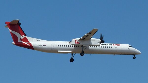 BombardierDash8-400VH-QOPYMML20130102.JPG_thumb.c38fa3c8f652a65cc070bc130f6340b7.JPG