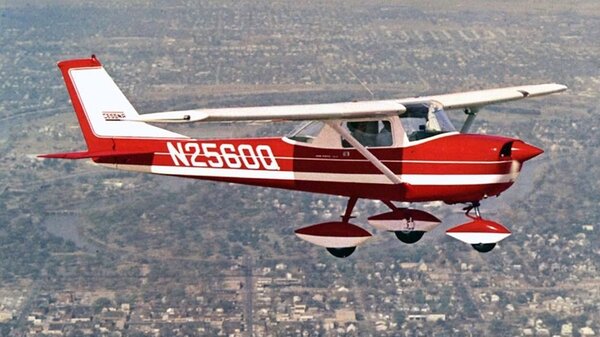 Cessna150N2560Q.jpg_thumb.35289194cfd0805af678c2b6f3018994.jpg