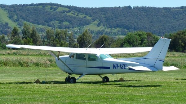 Cessna172NVH-ISDYLIL20111105.jpg_thumb.242869ab6d09c6a50c0ebb13fc4bd6bf.jpg