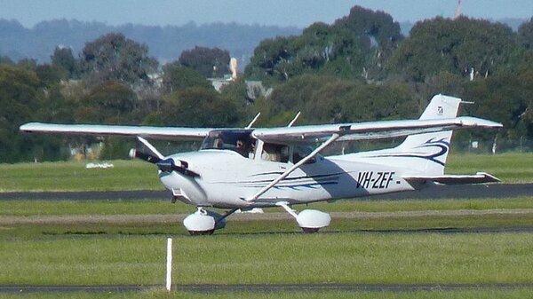 Cessna172SVH-ZEFYMMB20110611.jpg_thumb.36ca144015a339bea04a7c26740e5258.jpg