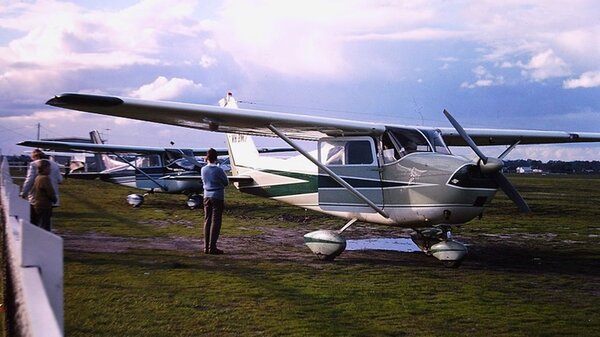 Cessna175SkylarkVH-BMVYMMB.jpg_thumb.14c30979f8e9fd20c8542b51a19522ba.jpg
