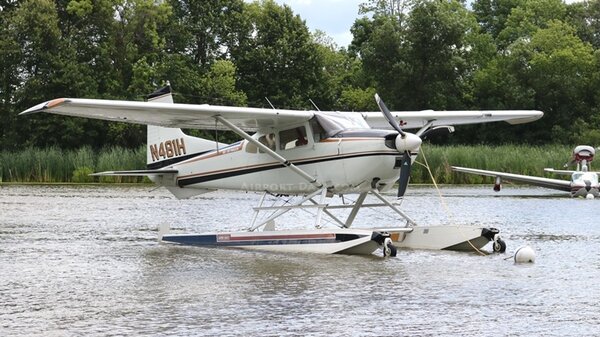 Cessna185N481H96WI.jpg_thumb.6f6526d79d03171525c22a32cdea399f.jpg