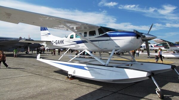 Cessna207C-GAHK.jpg_thumb.0f474205dfbafb27d16c492a632d7a6b.jpg