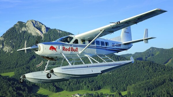 Cessna208CaravanAmphibian.jpg_thumb.2c6ffb9ed5e151ffd9df8bc6ccd2d14f.jpg