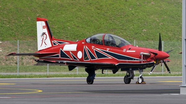 PC-21Roulettes2.jpg_thumb.cc8283dfd08c47ab7038e1550002102a.jpg