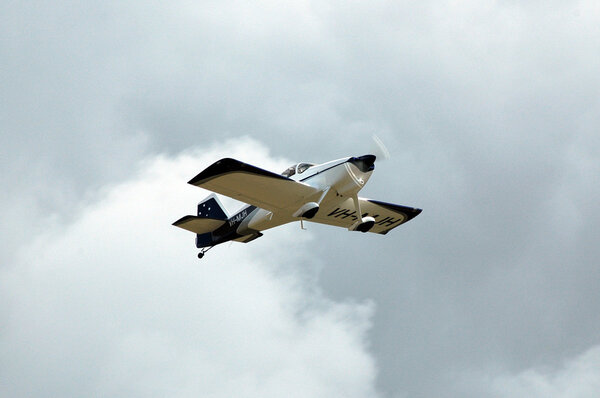 VH-MJH_Vans_RV-6_(12163765325).thumb.jpg.9fc6f575f46821242e52844b167bb44e.jpg