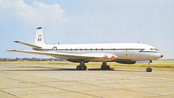 de-havilland-comet-at-duxford-postcard-12311-p.jpg_thumb.ebcdb0e6e6dc6cabe96ee989d78ca2b2.jpg