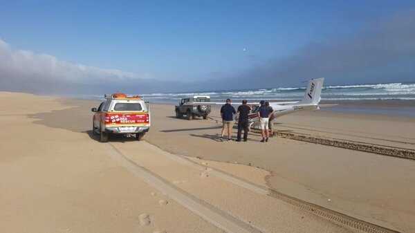 lightaircraftjeffreysbaybeach.thumb.jpg.08f9eee8dbe9ebbd2bcb968855d8d86c.jpg