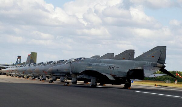phantoms.thumb.jpg.4d00150dedd959d2b4d42ba7a95b7e68.jpg