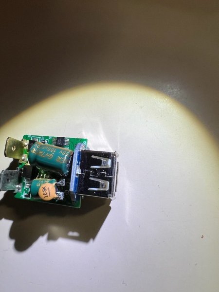 capacitor in USB 4.jpg